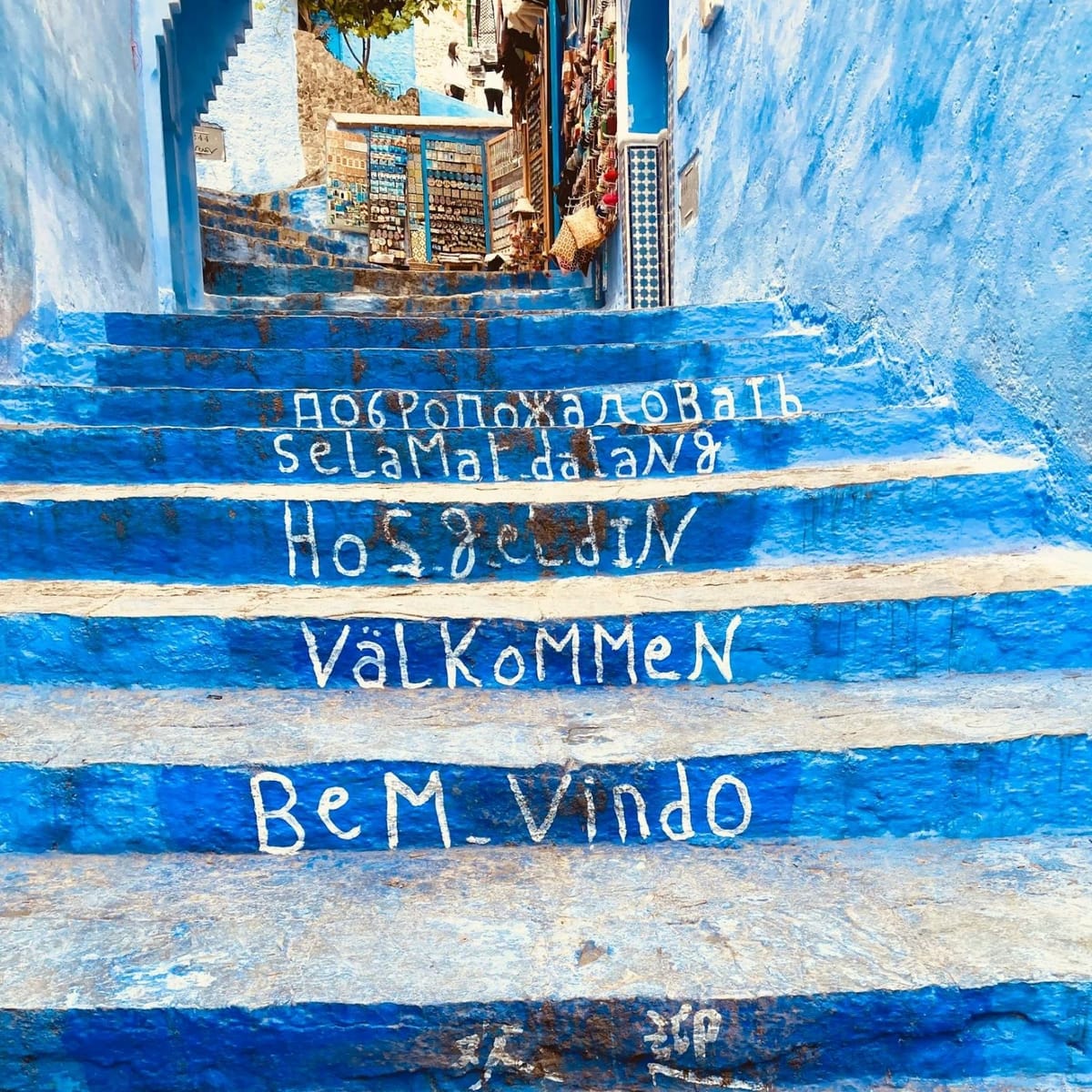 Chefchaouen Medina'daki Renkli Mavi Basamaklar, Sonnie Wing